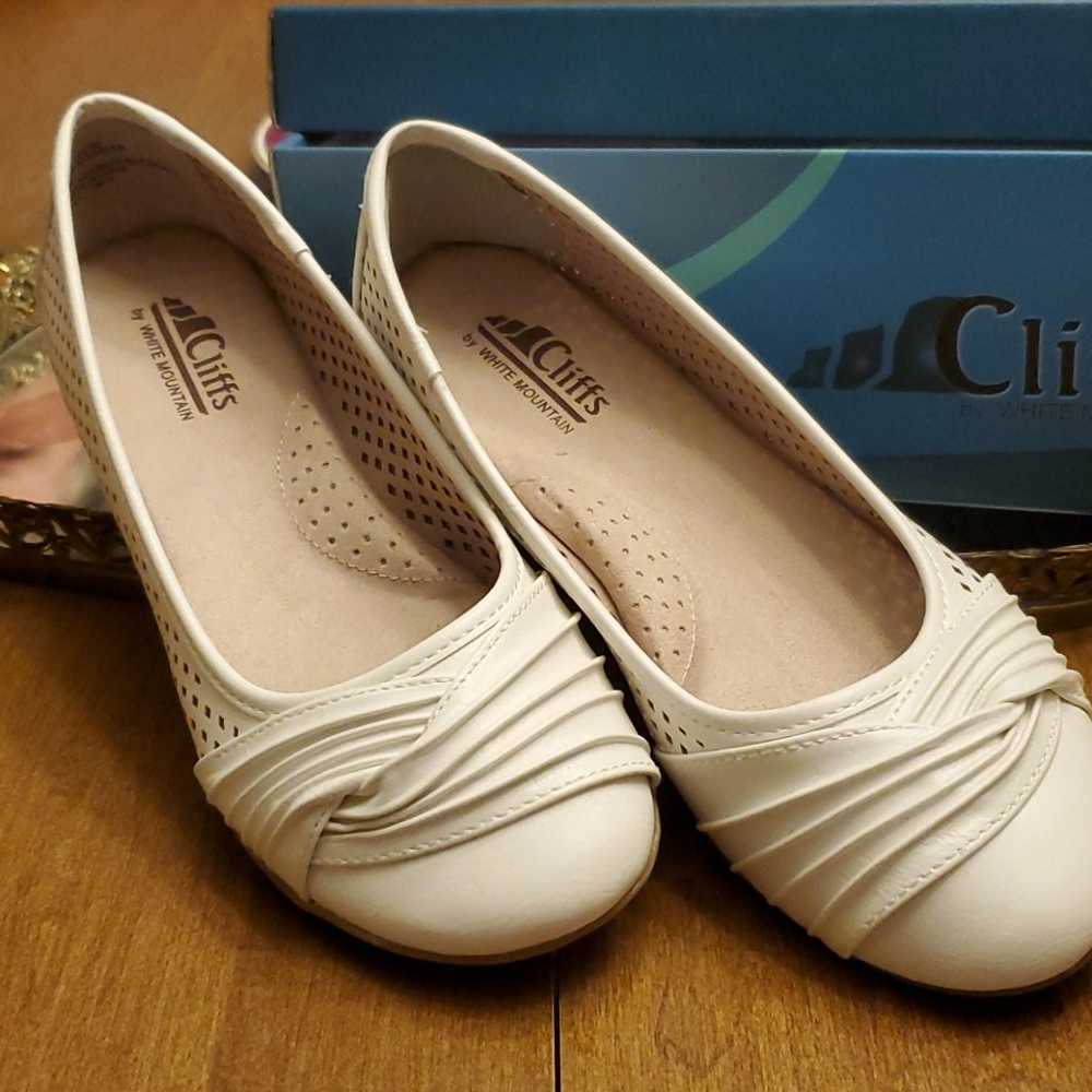 White leather flats by Cliffs